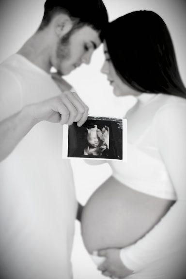 Baby scan maternity photoshoot