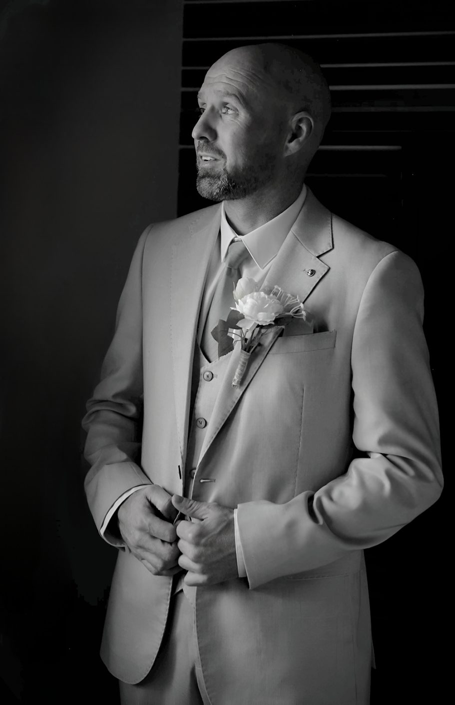 Groom getting ready on his wedding morning, Village Hotel Dudley Photographed by Wolverhampton wedding photographer Sarah Ratcliffe