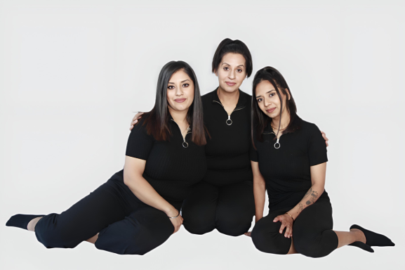 mother and two grown up daughters, family photoshoot